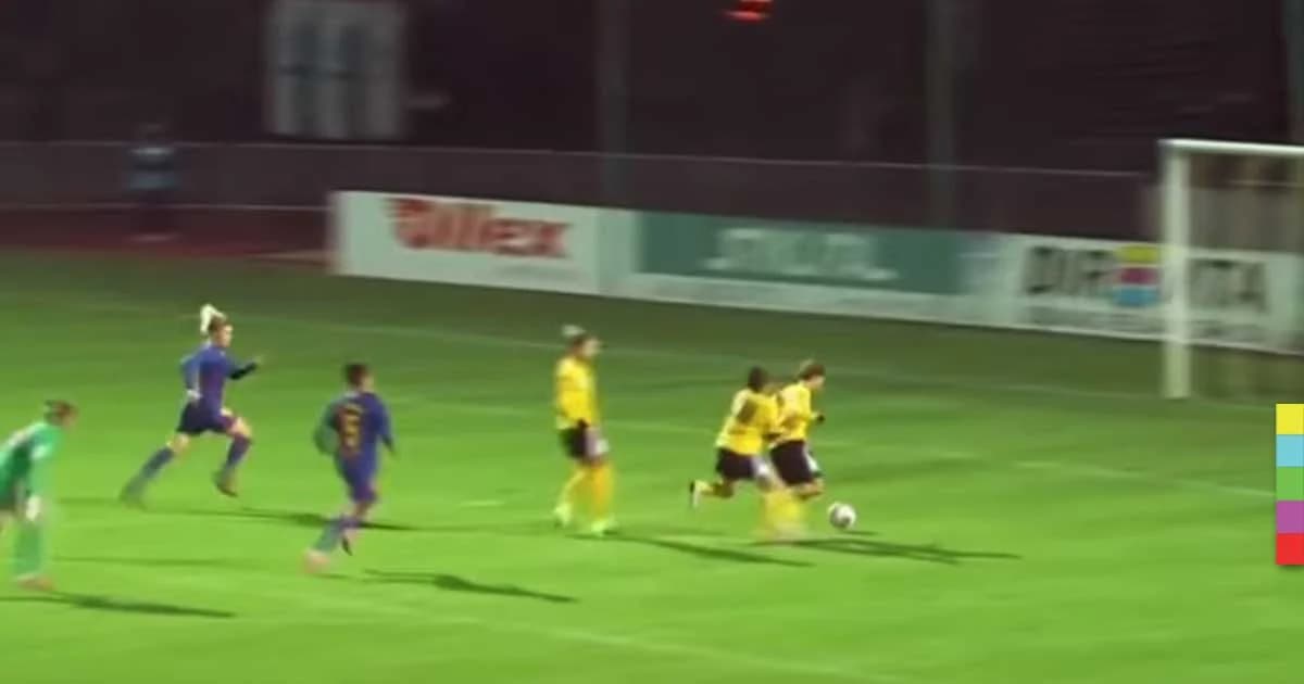 พลาดซะงั้น ! 3 แข้งสาวเล่นบอลทับไลน์กันจนอดแต้ม