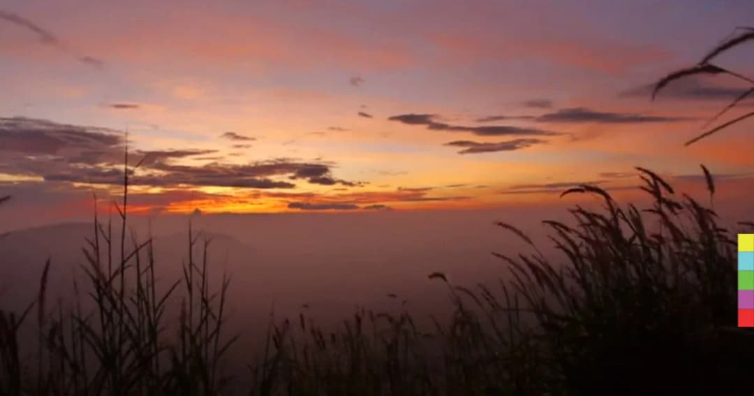 คึกคัก ! นทท.แห่ชม ‘ตะวันสามแผ่นดิน’ ที่อุทยานแห่งชาติเขาพระวิหาร