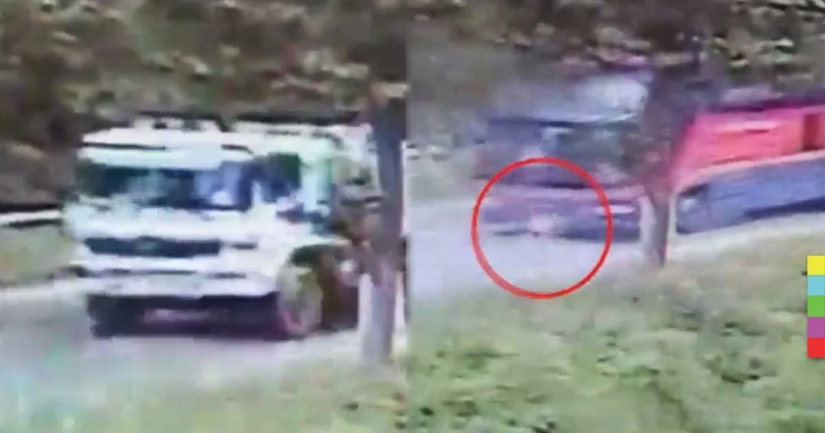 บรรทุกพ่วงทำหินขนาดใหญ่ตกบนถนน รถทัวร์ตามมาเบรกตัวโก่งหวิดชนซ้ำ