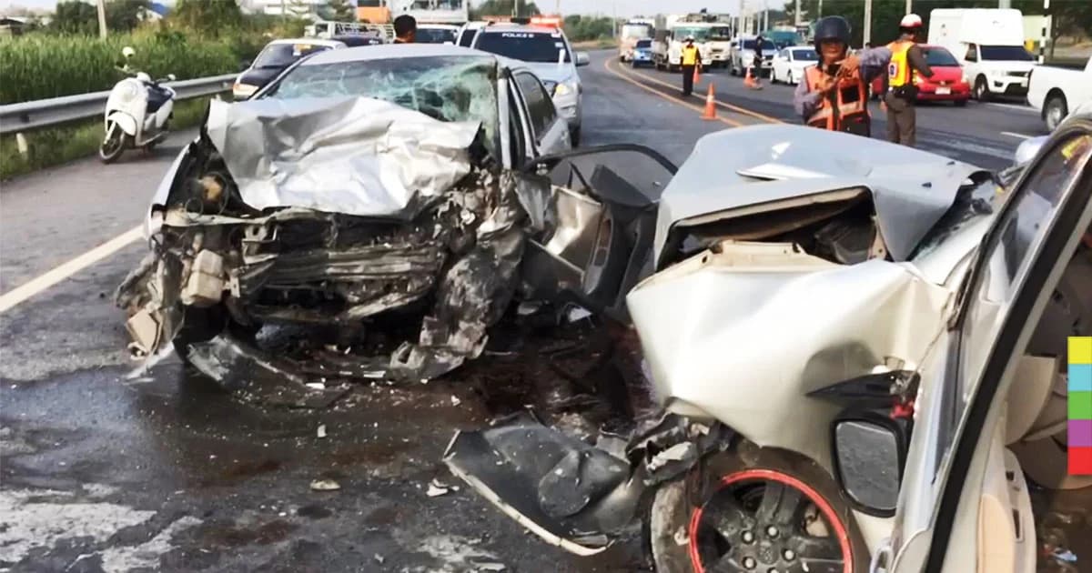 สมาชิก อบต.บางปลา ขับกระบะถูกเก๋งเสียหลักประสานงา ดับคาที่