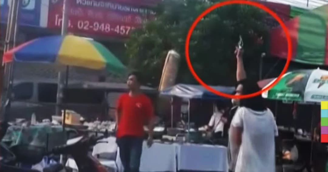 ‘เจ้าของแผงตลาด’ เดือด ! ยิงปืนขึ้นฟ้า ขู่พ่อค้าเช่าแผง
