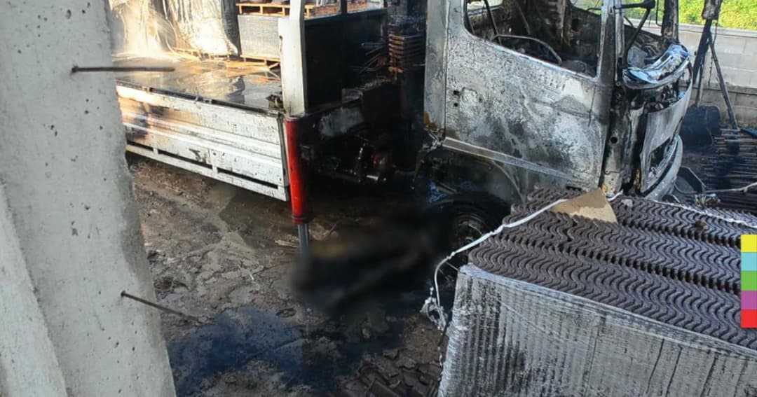 หนุ่มขับเครนพลาด บังคับไปเกี่ยวสายไฟฟ้าแรงสูงช็อตไฟคลอกดับอนาถ