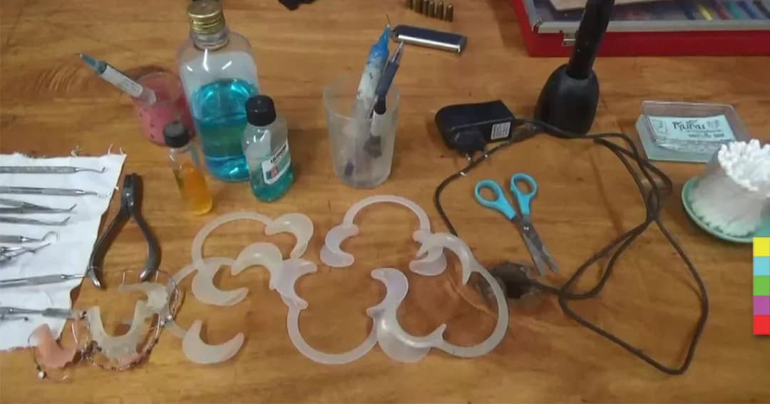 บุกจับคลินิกเถื่อน ทำฟันแฟชั่น ! เปิดร้านขายของชำบังหน้า