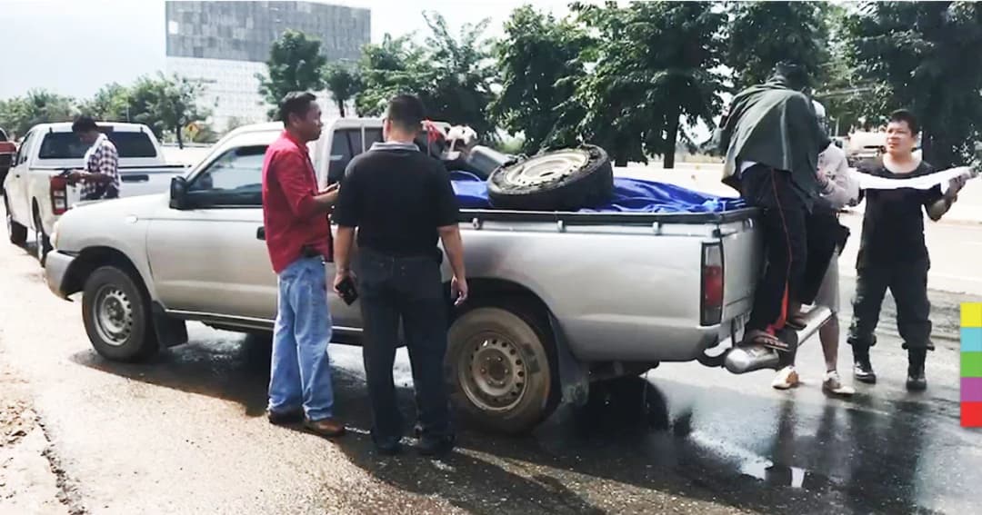 ไล่ล่า คนร้ายขับกระบะแหกด่าน ก่อนทิ้งรถ เเละยาเสพติดล็อตใหญ่ หนีเข้าป่าข้างทาง