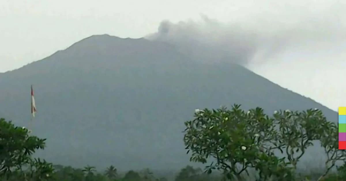 ภูเขาไฟบนเกาะบาหลีปะทุครั้งแรก นับตั้งแต่ปี 2506