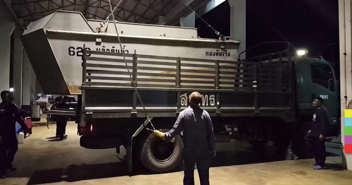 ทร.ส่งเรือผลักดันน้ำ 30 ลำ เร่งระบายแม่น้ำเพชรบุรีลงทะเล