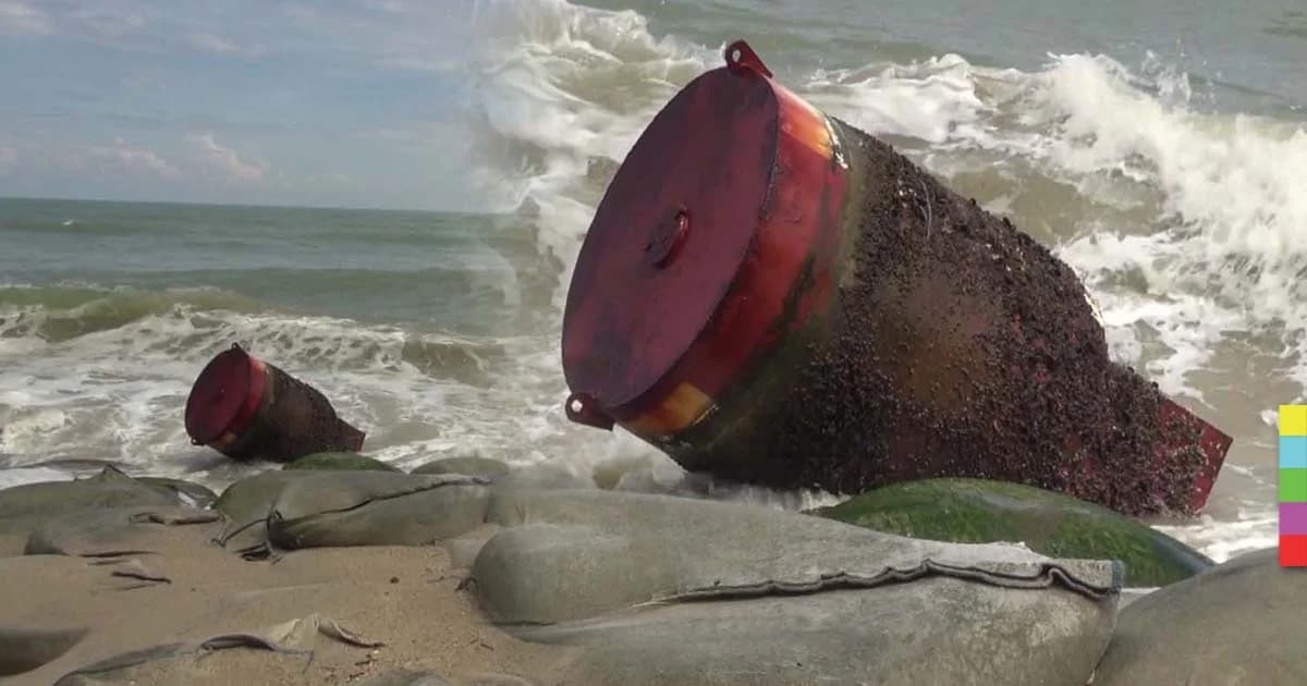 ชาวบ้านสงสัย ! พบวัสดุแปลกปลอมที่หาดชลาทัศน์ คาดเป็นอุปกรณ์ของเครื่องจักรขนาดใหญ่