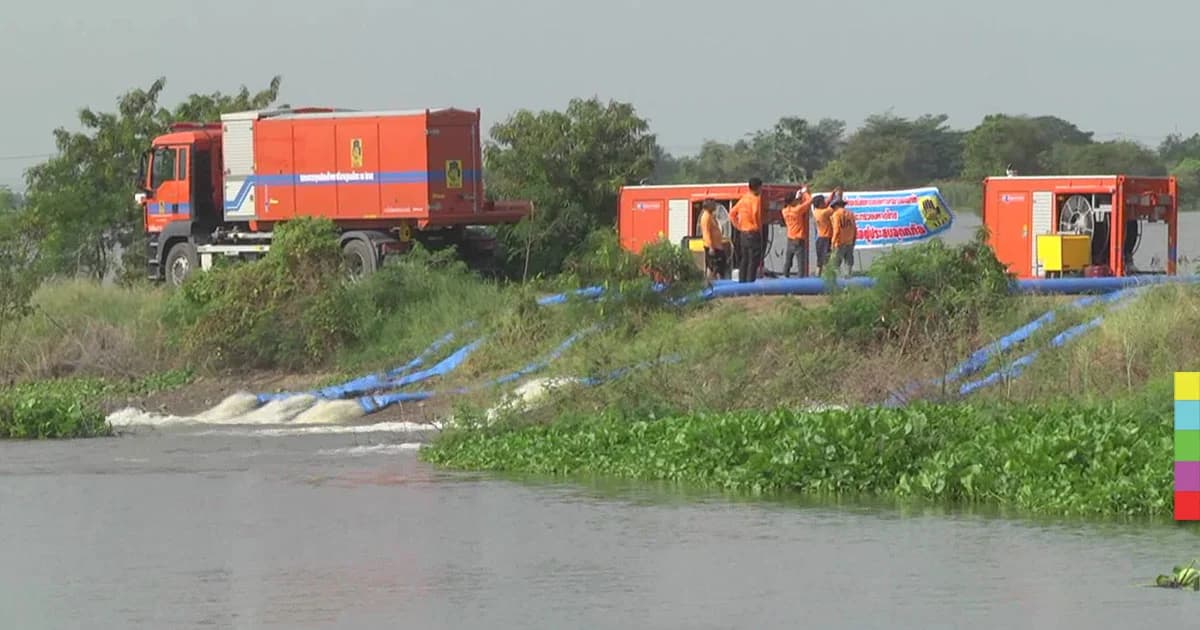 ปภ.ระดมเครื่องสูบน้ำ เร่งระบายน้ำแก้มลิงอยุธยา