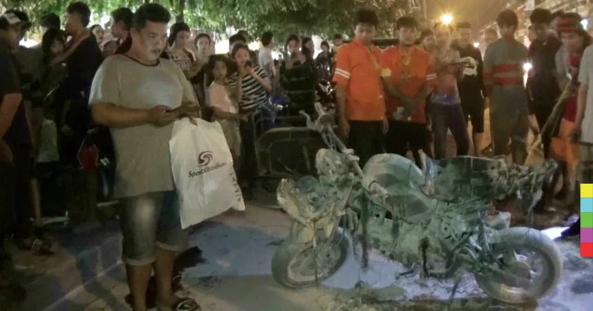 เพลิงลุกไหม้ จยย. กลางตลาดนัดเมืองพัทยา วอดทั้งคัน !