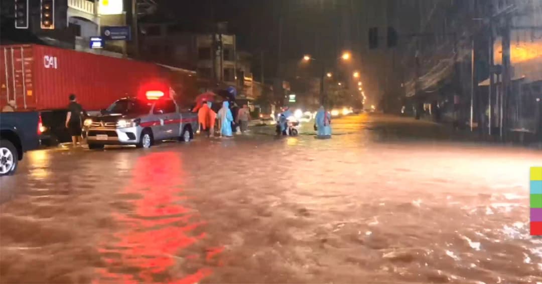 สงขลาอ่วม ! น้ำท่วมตัวเมือง และเส้นทางสัญจรสำคัญ ระดับน้ำเพิ่มสูงอย่างต่อเนื่อง