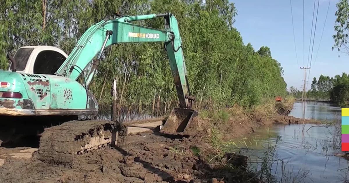 พิจิตรน้ำลด ! พังพนังกั้นน้ำเปิดทางจราจร 4 หมู่บ้าน