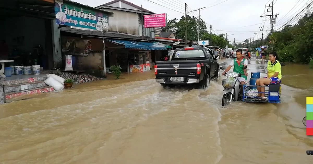 สงขลาน้ำป่าทะลัก ! ไหลท่วม 6 อำเภอ ดับแล้ว 1 ราย