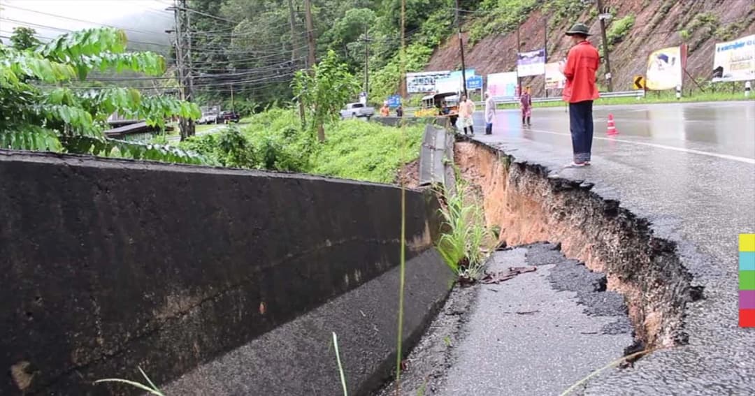 น้ำท่วมใต้ยังอ่วม ! 7 อำเภอตรังระดับน้ำเพิ่มสูง ถนนสายยะลา-เบตง แตกร้าวยาว 30 เมตร