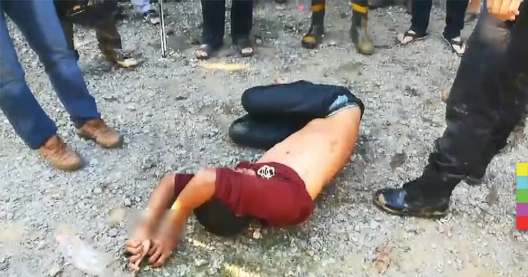 รวบหนุ่มคลั่ง ใช้มีดแทงภรรยาบาดเจ็บ ก่อนจุดไฟเผาบ้าน