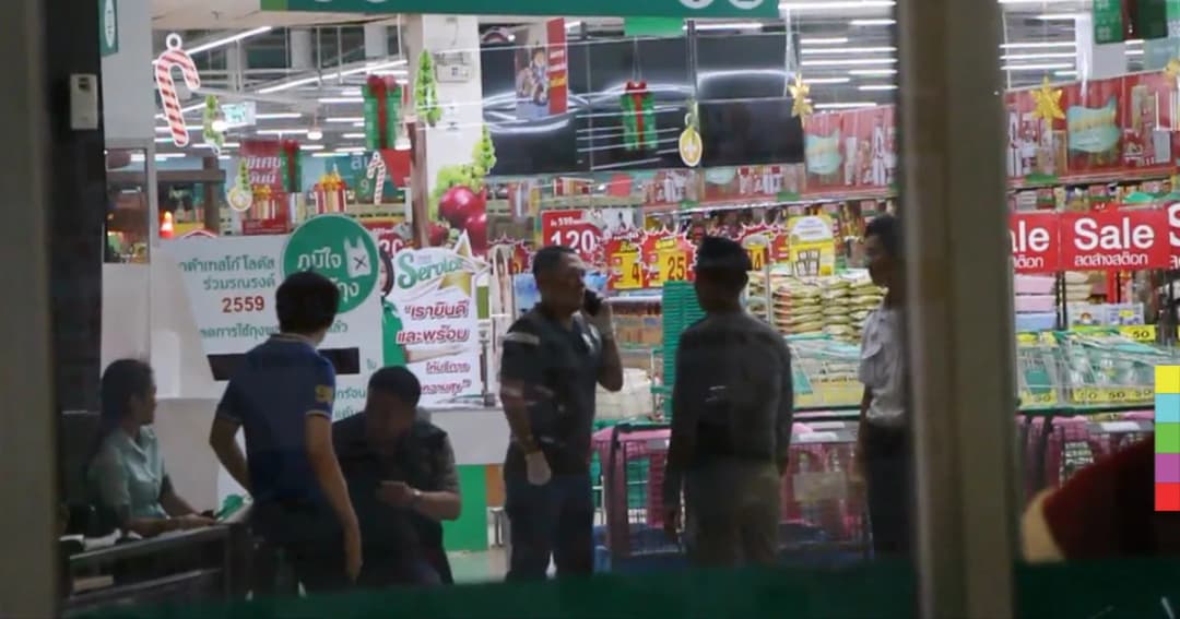 โจรงัดตู้ร้านเพชรในห้าง เห็น รปภ. ตกใจทิ้งของเผ่นหนี