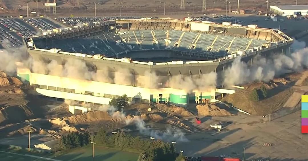 สหรัฐฯ ระเบิดสนามกีฬาเก่าไม่สำเร็จ เหตุระบบสายไฟผิดพลาด