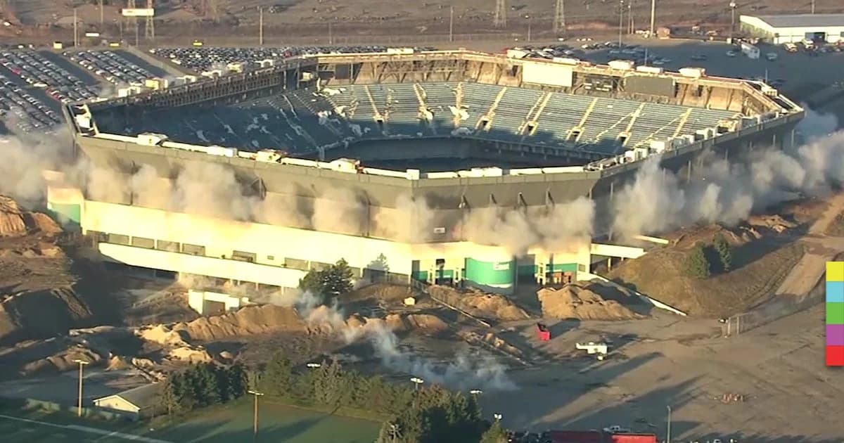 สหรัฐฯ ระเบิดสนามกีฬาเก่าไม่สำเร็จ เหตุระบบสายไฟผิดพลาด