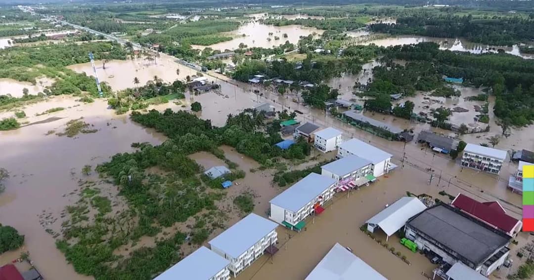 ยังหนัก ! น้ำป่าทะลักท่วมเขตเทศบาลนครศรีฯ รพ. เตรียมขนย้ายผู้ป่วยหนีน้ำ