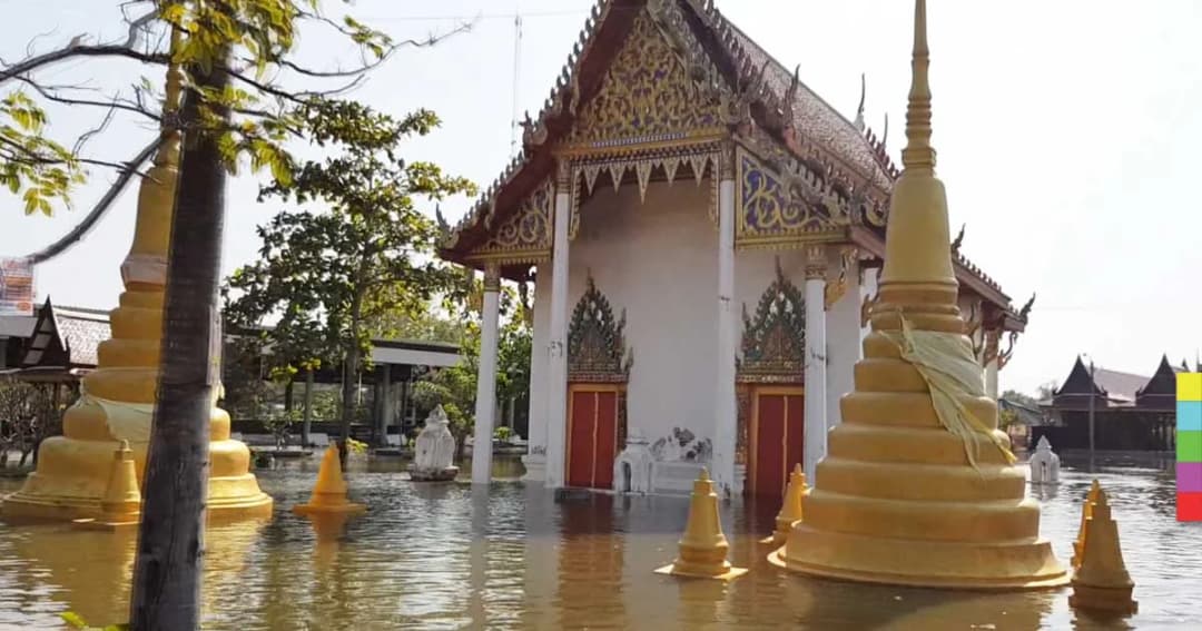 “วัดบางกระเจ้า” เจอน้ำทะเลล้นเข้าท่วม กลายเป็นโบสถ์ในน้ำ