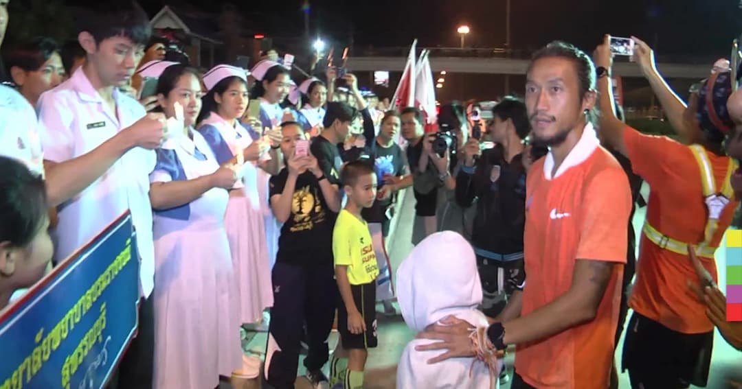 ชาวสุพรรณฯ แห่ให้กำลังใจ ‘ตูน’ ยอดบริจาคพุ่ง 653 ล้าน !