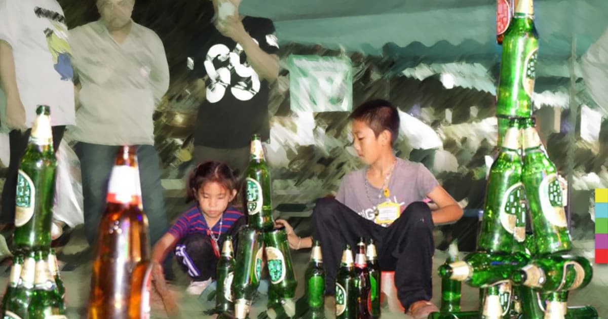 มีแค่ขวดเปล่า ก็โชว์ฝีมือได้ 2 พี่น้อง โชว์ต่อขวด หาทุนเรียนหนังสือ