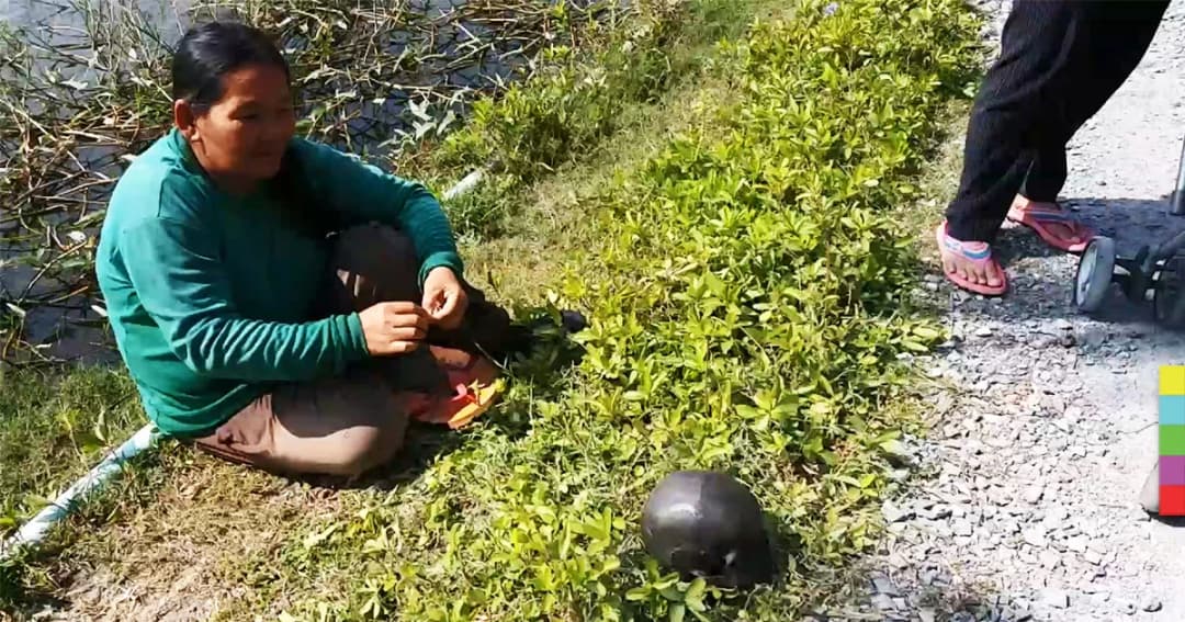 สาวใหญ่งมหอยขมในบึง พบกะโหลกมนุษย์ เเจ้ง ตร.ตรวจสอบ