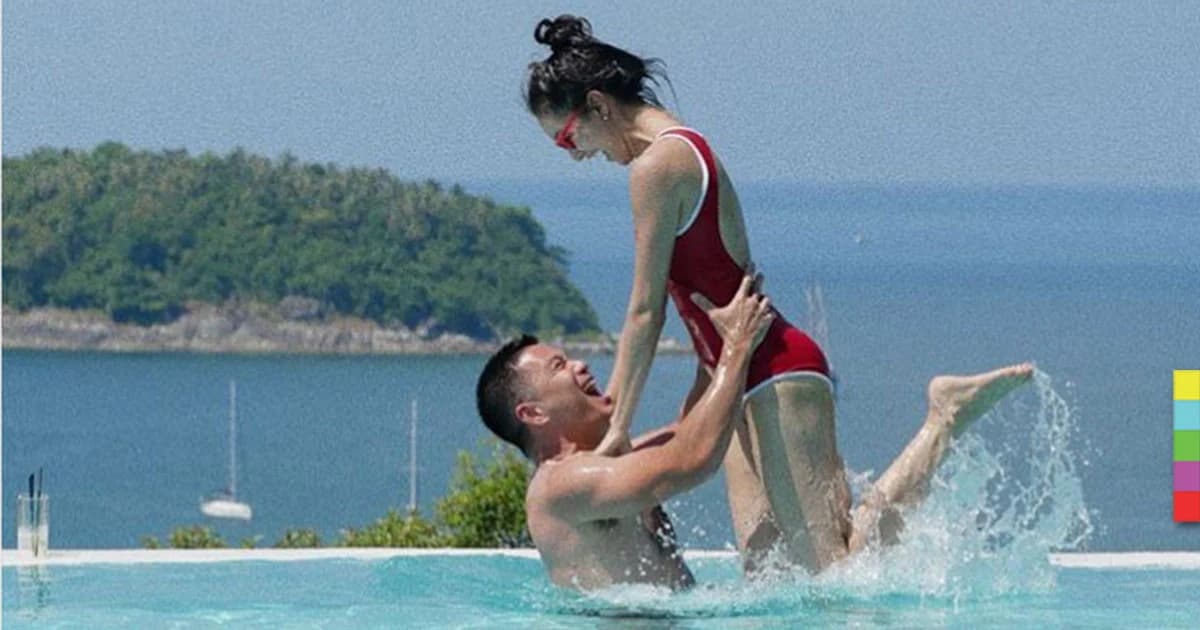 งานนี้มีฮา ! แพนเค้ก ควง สารวัตรหมี สวีทกลางทะเล แต่ดันลื่นพลาดตกเรือ