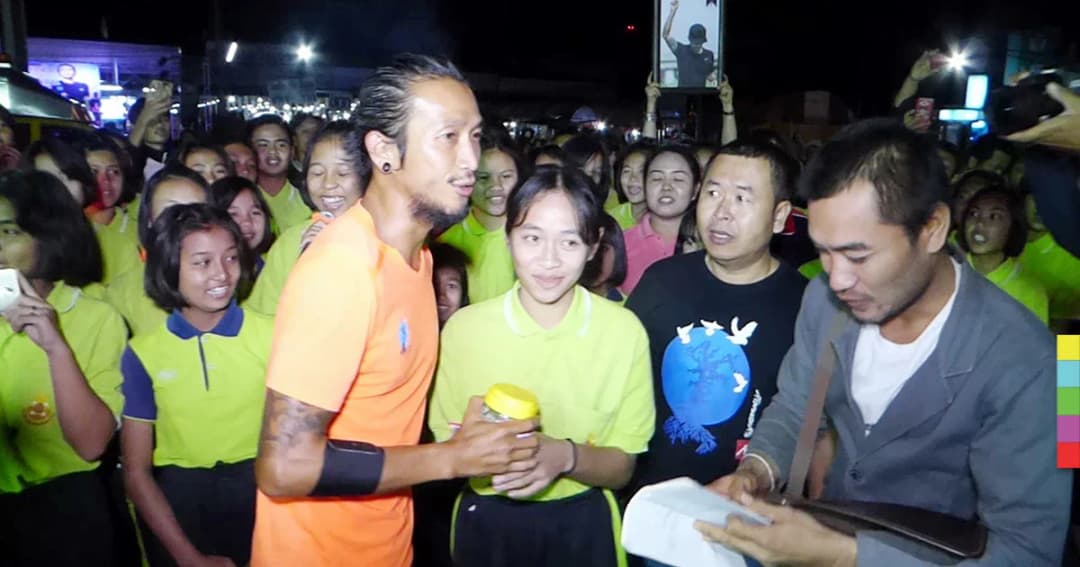 ‘ตูน’ วิ่งถึง จ.ตากแล้ว ! ปชช.แห่ต้อนรับคึกคัก ยอดบริจาคพุ่ง 815 ล้าน