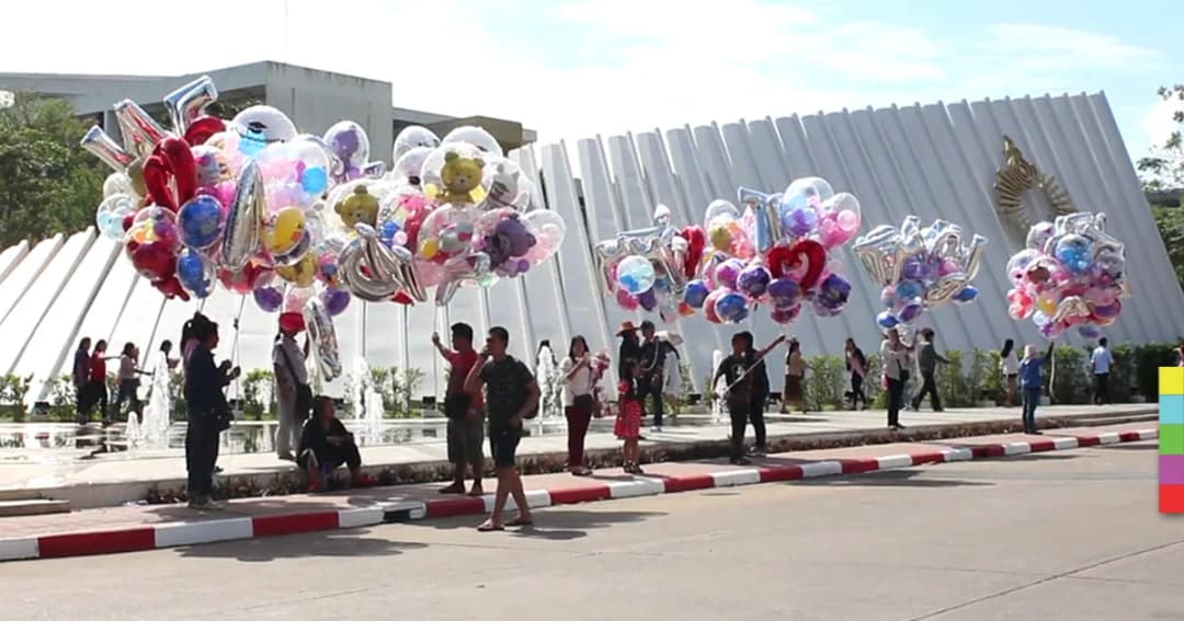 อันตราย ! ลูกโป่งรับปริญญาระเบิด ที่ ม.รังสิต ไร้คนเจ็บ