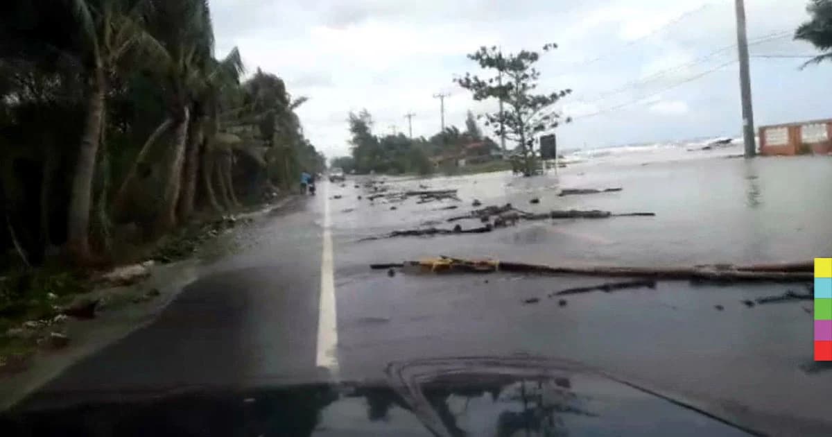 ระวัง ! คลื่นทะเลอ่าวไทย ซัด ‘ถนนสายปากพนัง–หัวไทร’ อย่างหนัก