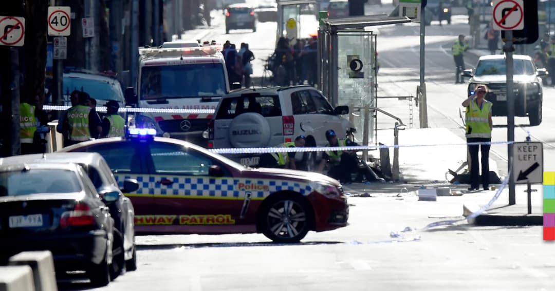 รถพุ่งใส่ฝูงชนในเมลเบิร์น เบื้องต้นบาดเจ็บ 13 คน