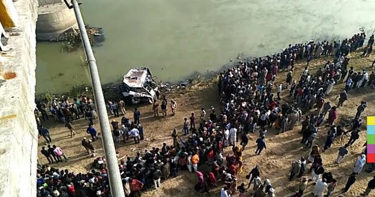 รถบัสอินเดีย บรรทุกผู้โดยสาร 50 คน พุ่งตกสะพาน ดับ 33 ศพ