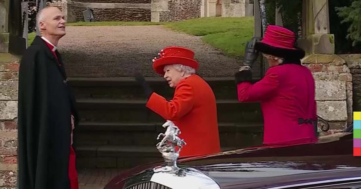 ควีนเอลิซาเบธพร้อมสมาชิกราชวงศ์อังกฤษร่วมพิธีในวันคริสต์มาส