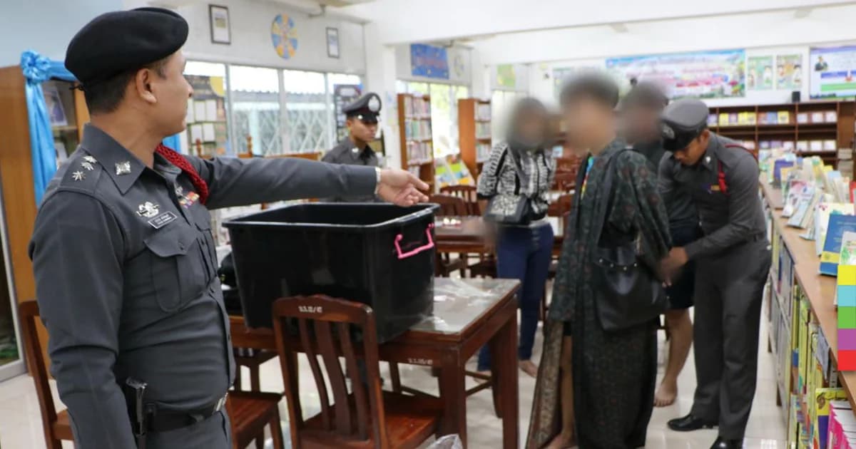 สาวประเภทสองหลอก นร.หนุ่มหล่อ เข้าห้องน้ำจับปล้ำ สารภาพ “พี่แค่หยอกๆ ”