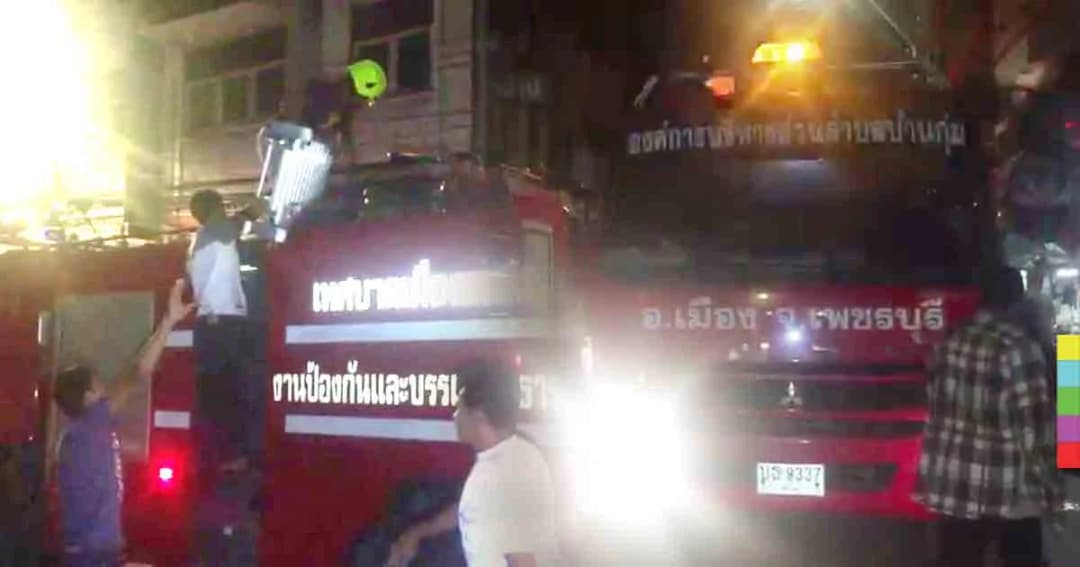 ไฟไหม้บ้านรับปีใหม่ ! เจ้าของจุดเทียนไหว้พระแล้วลืมดับ ก่อนออกไปสวดมนต์ข้ามปี