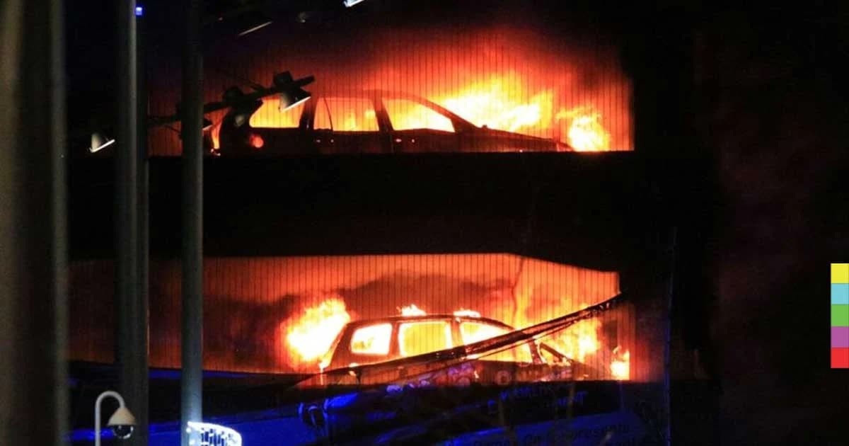 ไฟไหม้อาคารจอดรถในลิเวอร์พูล 1,600 คันถูกเผาวอด เสียหายทั้งหมด