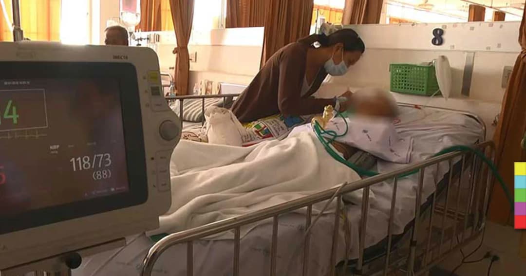 นักเรียน ม.4 ขี่ จยย. พลิกคว่ำ อาการโคม่า เพื่อนเล่นดนตรีเปิดหมวก หาเงินช่วยเหลือ