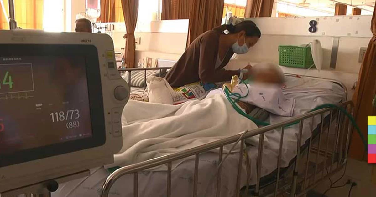 นักเรียน ม.4 ขี่ จยย. พลิกคว่ำ อาการโคม่า เพื่อนเล่นดนตรีเปิดหมวก หาเงินช่วยเหลือ