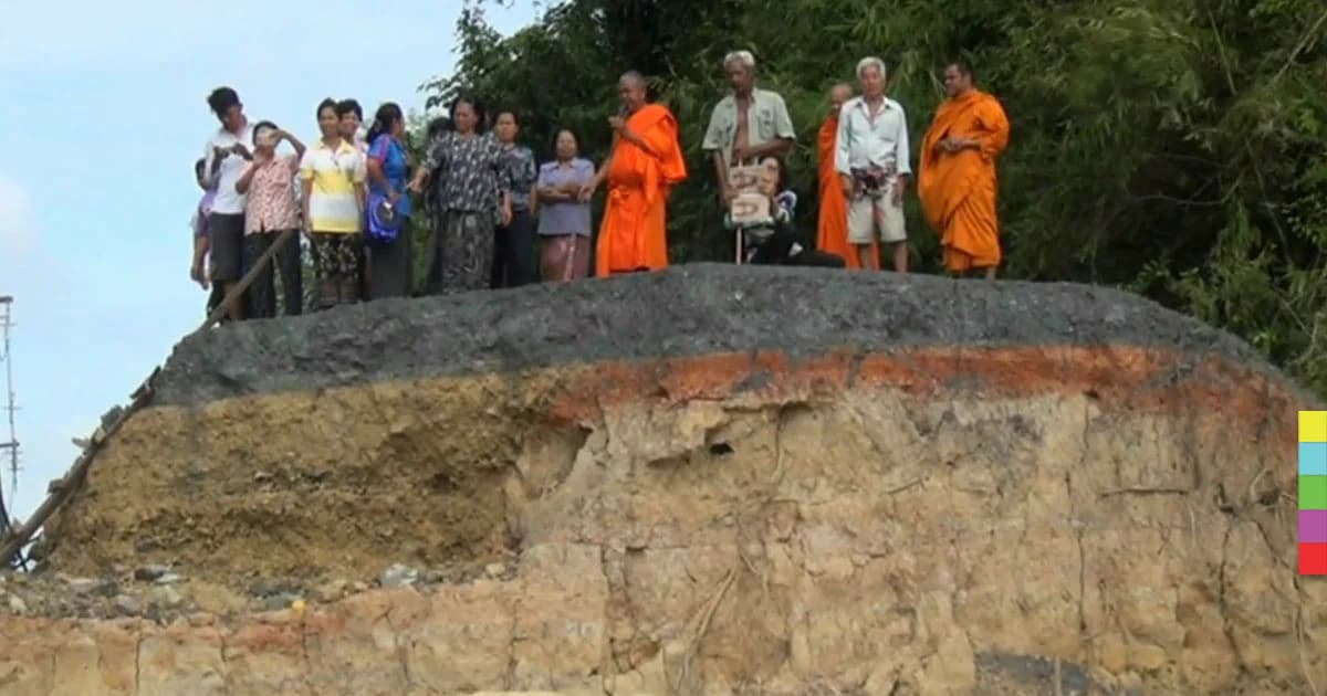 พระสงฆ์-ชาวบ้าน ‘ทวงสัญญา’ นายกฯ ซ่อมพนังกั้นน้ำด่วน