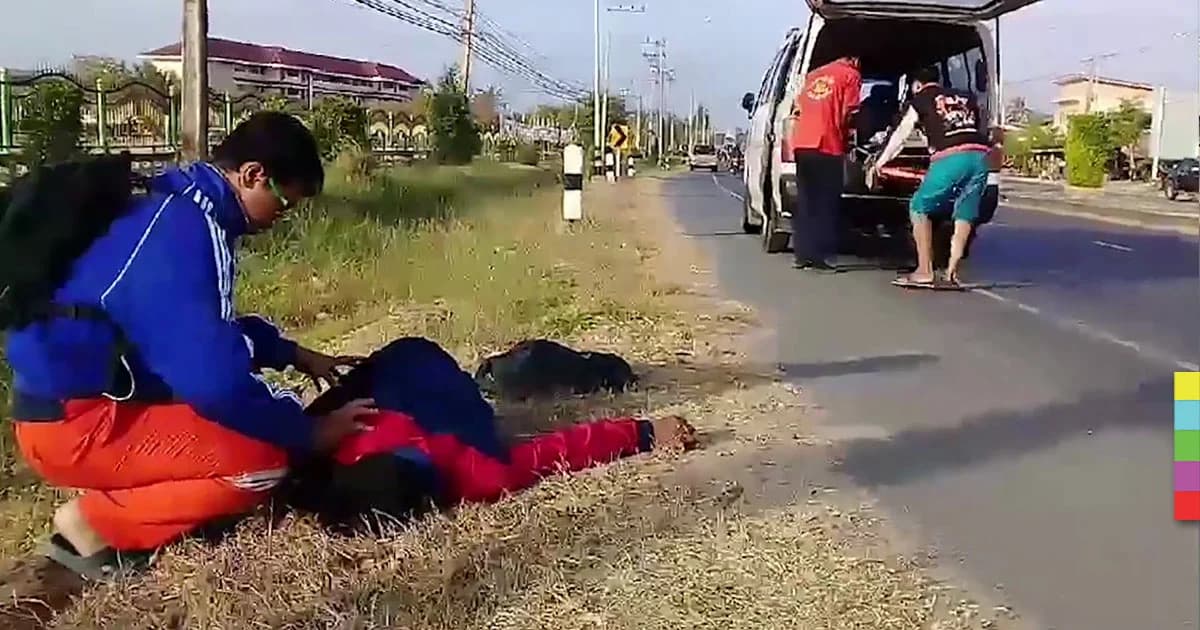 ไม่ยอมตื่น ! หนุ่มฉลองปีใหม่เมาหนัก ฟุบหลับข้างถนน