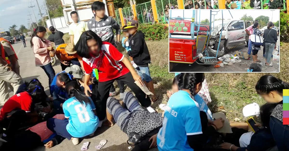 ปิคอัพกลับจากคำชะโนด เสยท้ายสองแถว เจ็บ 20 ราย