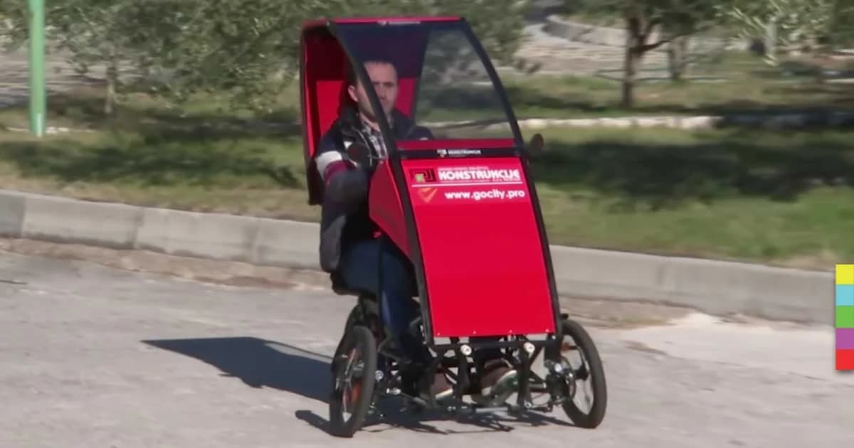 วิศวกรบอสเนียสร้างรถพับเก็บได้ แก้ปัญหาที่จอดรถตามเมืองใหญ่