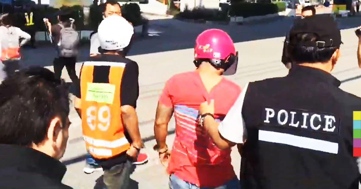 ตำรวจคุม 2 วิน จยย. โขกค่าโดยสารโหด ทำแผนประกอบคำรับสารภาพ