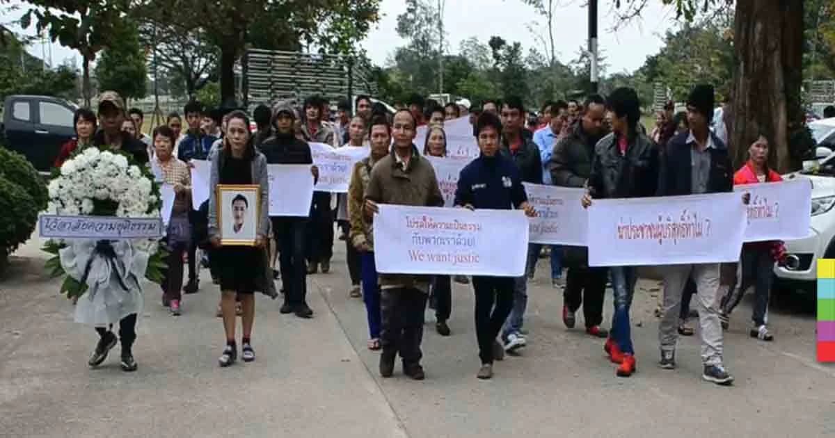 ญาติหนุ่มถูกยิงคาด่าน นำรูปถ่าย-พวงหรีด ร้องศาลเอาผิดกลุ่มล้อมรถ