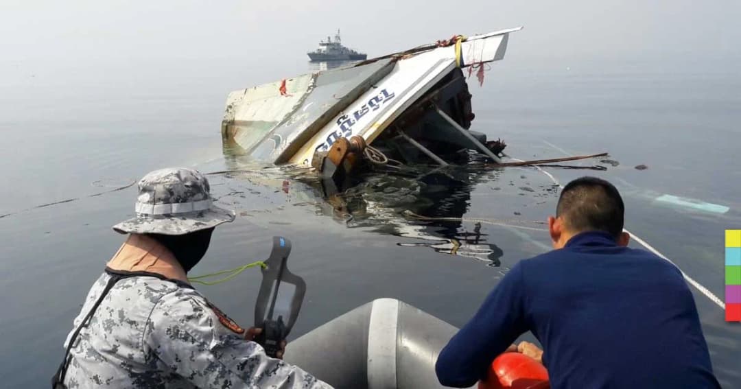 ทร.งมร่างลูกเรือ 4 ศพ หลังเรือประมงถูกเรือสินค้าพุ่งชนอับปาง