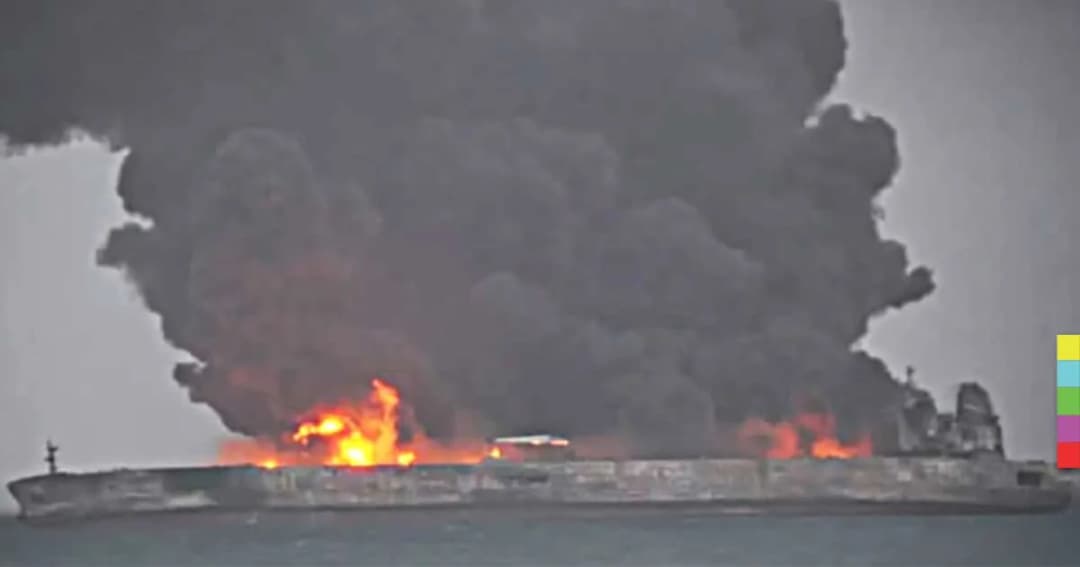 เรือบรรทุกน้ำมันชนกับเรือสินค้า ลูกเรือ 32 คน สูญหาย