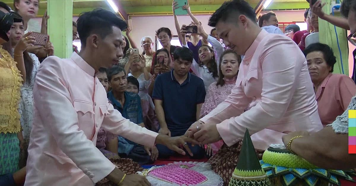 วิวาห์ชายรักชายชื่นมื่น หลังพบรักทางเฟซบุ๊ก