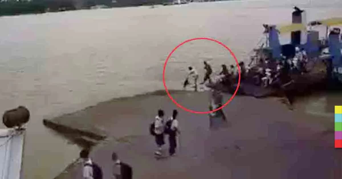 ชาวเน็ตชื่นชม ! นาที ตร.ฮีโร่ กระโดดน้ำช่วยเด็กพลัดตกแพขนานยนต์