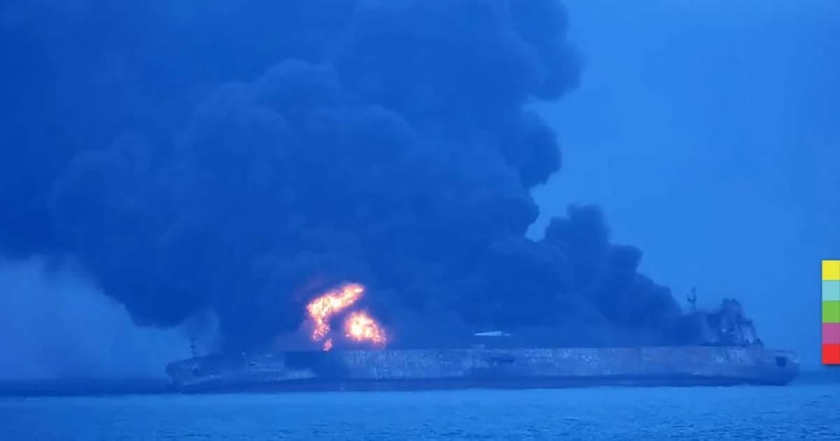 เรือบรรทุกน้ำมันอิหร่าน ไฟลุกไหม้ไม่หยุด พบศพแล้ว 1 ยังคงสูญหาย 31