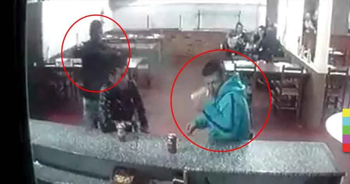 อุกฉกรรจ์ ! วงจรปิดเผยภาพนาทีมือปืนบุกยิงเหยื่อระยะประชิด